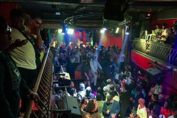 Covid-19 : Paris, la dernière danse