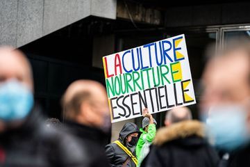 Covid-19: méprisée et toujours fermée, la culture fait sa révolution à Bastille