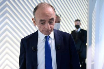 Des sympathisants de Zemmour simulent des tirs sur Macron et des Insoumis