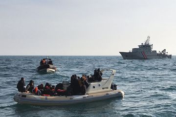 Deux opérations menées pour sauver 33 migrants dans la Manche