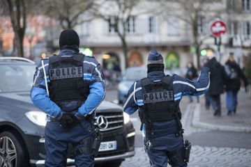 Deux policiers légèrement blessés par un homme fiché pour radicalisation dans le Vaucluse