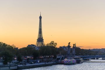 En souffrance financière, la Tour Eiffel renoue avec une bonne fréquentation