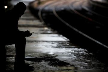 France: le moral des ménages a baissé en décembre pour la première fois depuis un an