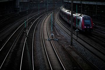Grève : trafic perturbé à la SNCF, très perturbé à la RATP mardi