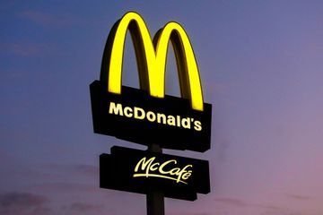 Ils refusent de porter un masque dans un un McDonald's et agressent les employés