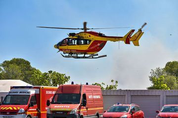 Incendie sur la Côte d'Azur: les pompiers redoutent le retour du vent