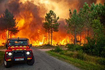 Incendies : près de 5000 hectares brûlés, la Gironde en vigilance rouge feux de forêt