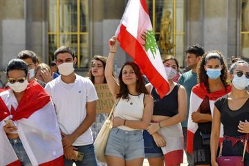 La communauté libanaise manifeste à Paris après les explosions de Beyrouth