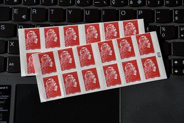 La Poste enterre le timbre rouge traditionnel, qui se dématérialise