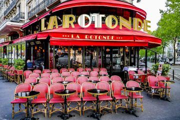 La Rotonde, célèbre brasserie parisienne, touchée par un incendie