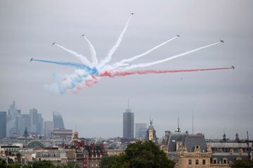 Le bel hommage de la Patrouille de France aux soignants