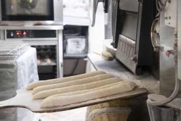 Le boulanger en grève de la faim pour soutenir son apprenti, aux urgences après un malaise