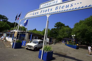 Le célèbre camping des Flots Bleus, détruit dans les flammes en Gironde