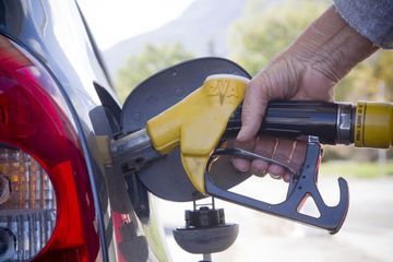 Le litre du gazole passe juste en dessous des deux euros