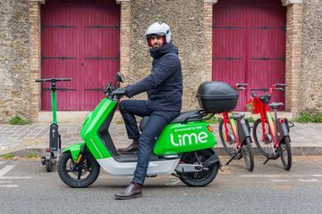 Lime concurrence Cityscoot en proposant des scooters en libre-service à Paris