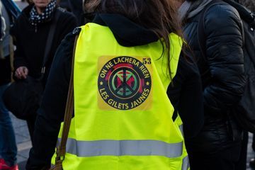 Malgré le coronavirus, des gilets jaunes défilent à Paris pour leur acte 70