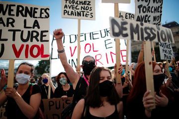 Manifestations en France contre "la culture du viol En Marche" après le remaniement