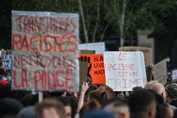 Messages racistes publiés sur Facebook : une enquête ouverte par le parquet de Paris