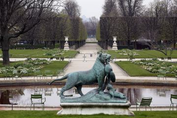 Paris, ville (enfin) déserte pour lutter contre le coronavirus