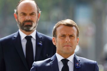 Emmanuel Macron et Edouard Philippe à l'Arc de Triomphe, vendredi.