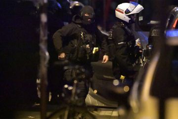 Prise d'otage à Paris: une femme toujours retenue
