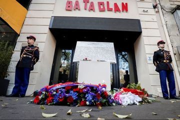 Radio d'une rescapée du Bataclan mise aux enchères: la blessée «extrêmement choquée»
