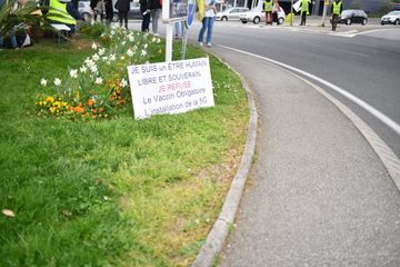 Rassemblement anti-vaccin : plainte des pompiers après une pendaison symbolique