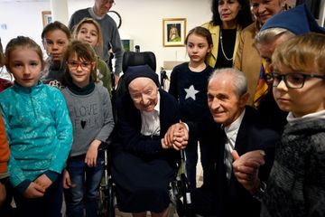 Soeur André, une des doyennes des Français, fête ses 116 ans