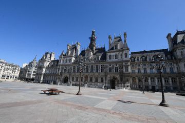 Sur le parvis de la mairie de Paris, l'"appel au secours" de migrants