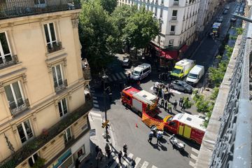 Tirs mortels de policiers à Paris: le conducteur du véhicule déféré