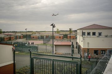 Trois personnes s'échappent du centre de rétention proche de Roissy