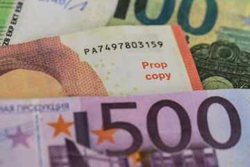 Un banal contrôle de police permet la découverte record de 130.000 euros en fausse monnaie