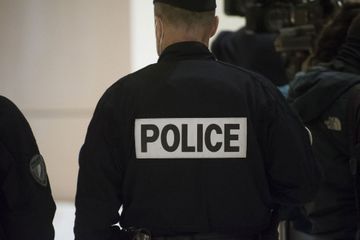 Un policier blessé à l'arme blanche à Cannes, la piste terroriste 