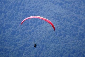 Un pratiquant de parapente se tue en Haute-Savoie