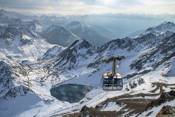 Une famille ivre dévale une piste sur un matelas à La Mongie, un enfant blessé