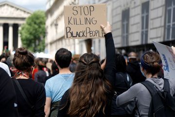 Violences policières : A Paris, Concorde barricadée et manifestants indignés