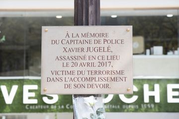 Xavier Jugelé assassiné sur les Champs-Elysées en 2017: le procès s'est ouvert à Paris
