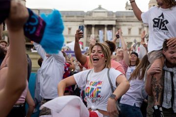 A Trafalgar Square, les fans anglais célèbrent la victoire des femmes à l'Euro