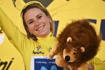 Annemiek van Vleuten remporte le Tour de France Femmes et succède à Jeannie Longo