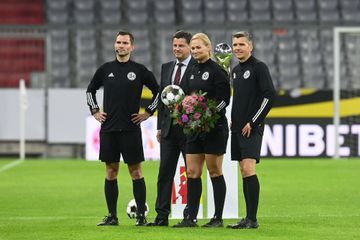 Bibiana Steinhaus, pionnière de l'arbitrage européen, prend sa retraite