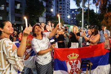 De Melbourne à Belgrade, la colère des soutiens de Novak Djokovic