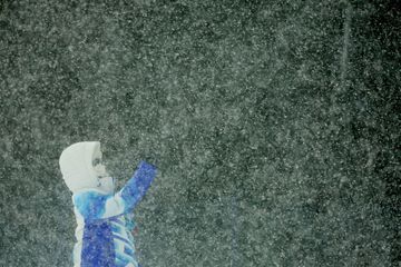 En images, la neige tombe enfin à Pékin