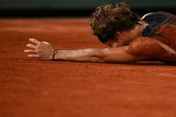 En pleurs, Zverev abandonne et permet à Nadal de filer en finale de Roland-Garros