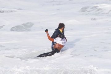 La surfeuse Justine Dupont chute lourdement à Nazaré, elle raconte son accident