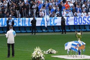L'émouvant hommage au "Boss" Tapie au stade Vélodrome