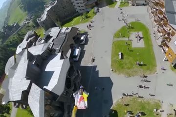 L'impressionnant vol de Fred Fugen, des Soul Flyers, à Avoriaz