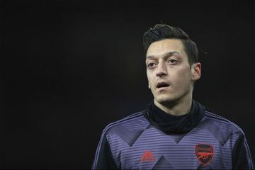 Le beau geste du footballeur Mesut Özil pour sauver la mascotte d'Arsenal