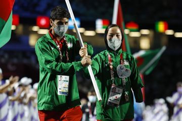 Le symbole fort de Hossain et Zakia, porte-drapeau afghans aux Jeux paralympiques