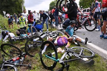 Le Tour de France porte plainte contre la spectatrice à l'origine d'une grosse chute