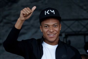 Mbappé zappe les sponsors de la FFF mais réfute toute 
